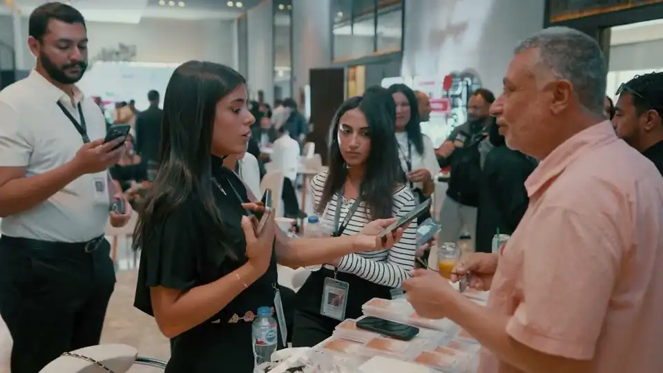 لقطة من أجواء معرض RED EXPO ولقاءات الزوار مع المطورين